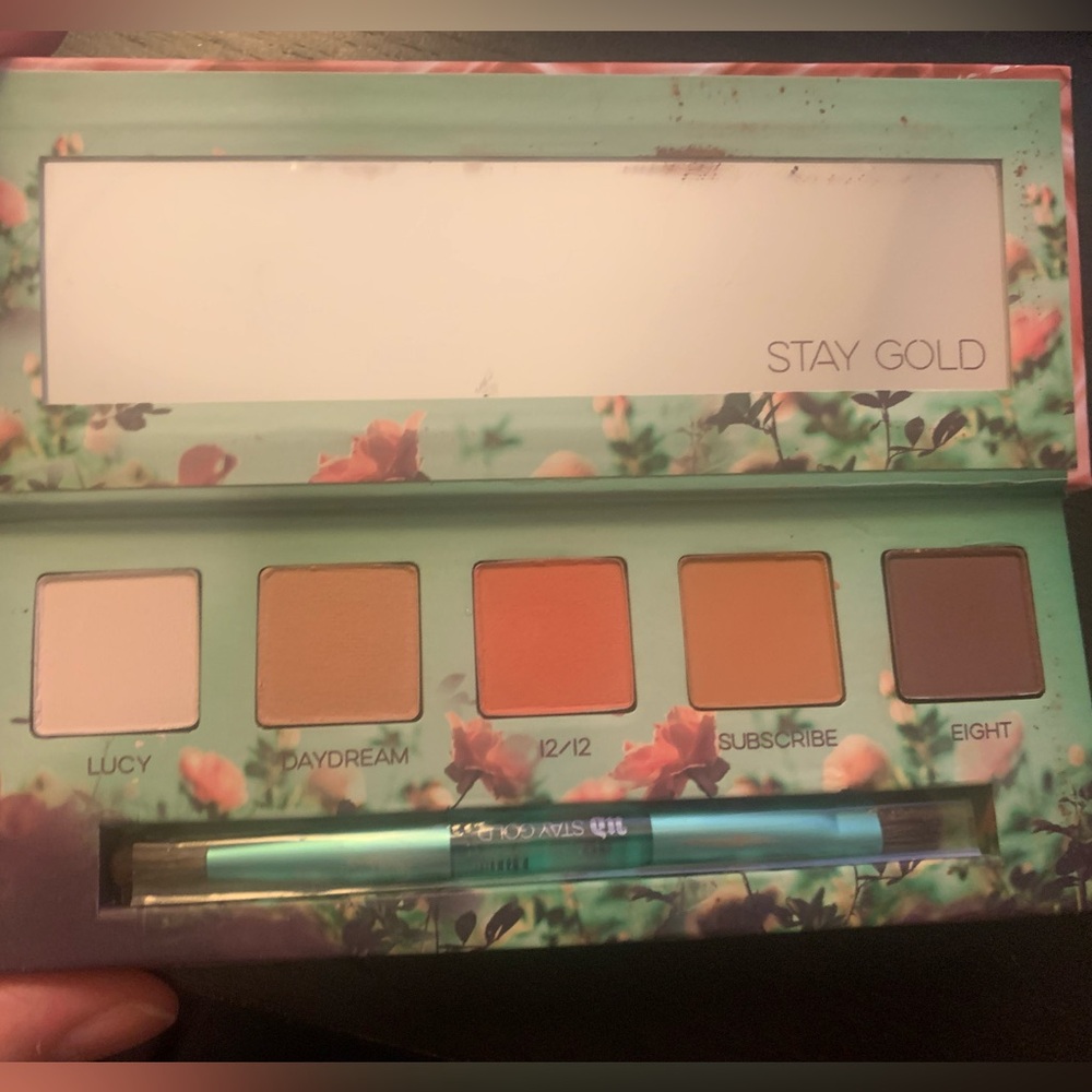 Urban Decay Daydream palette w/ double sided makeup brush